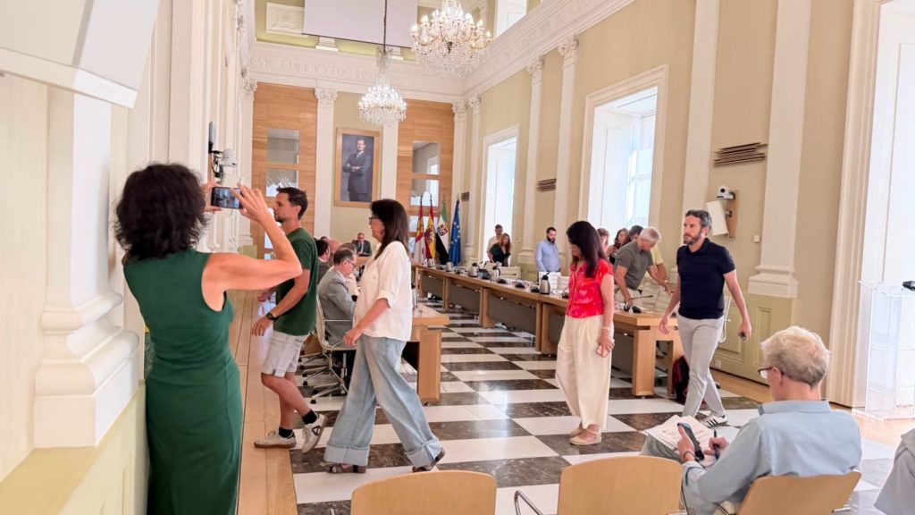 Unidas Podemos y Psoe abandonan el pleno en defensa de la